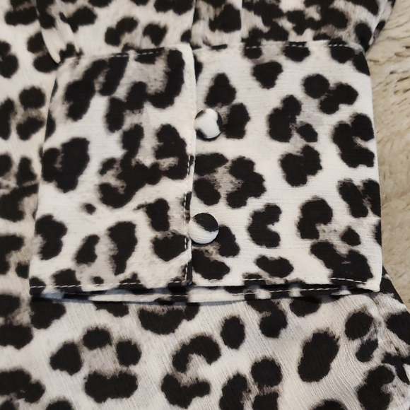 NWT - Ann Taylor Factory Snow Leopard Blouse - Picture 4 of 10
